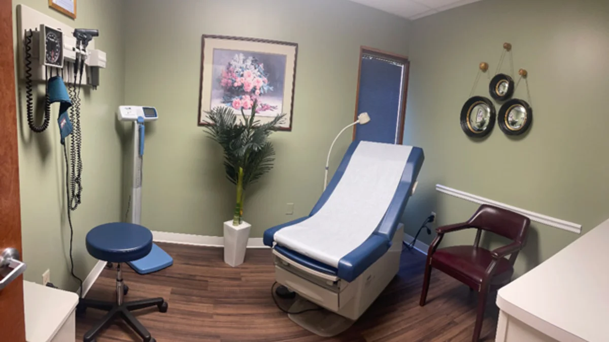 Dr. Khulusi exam room
