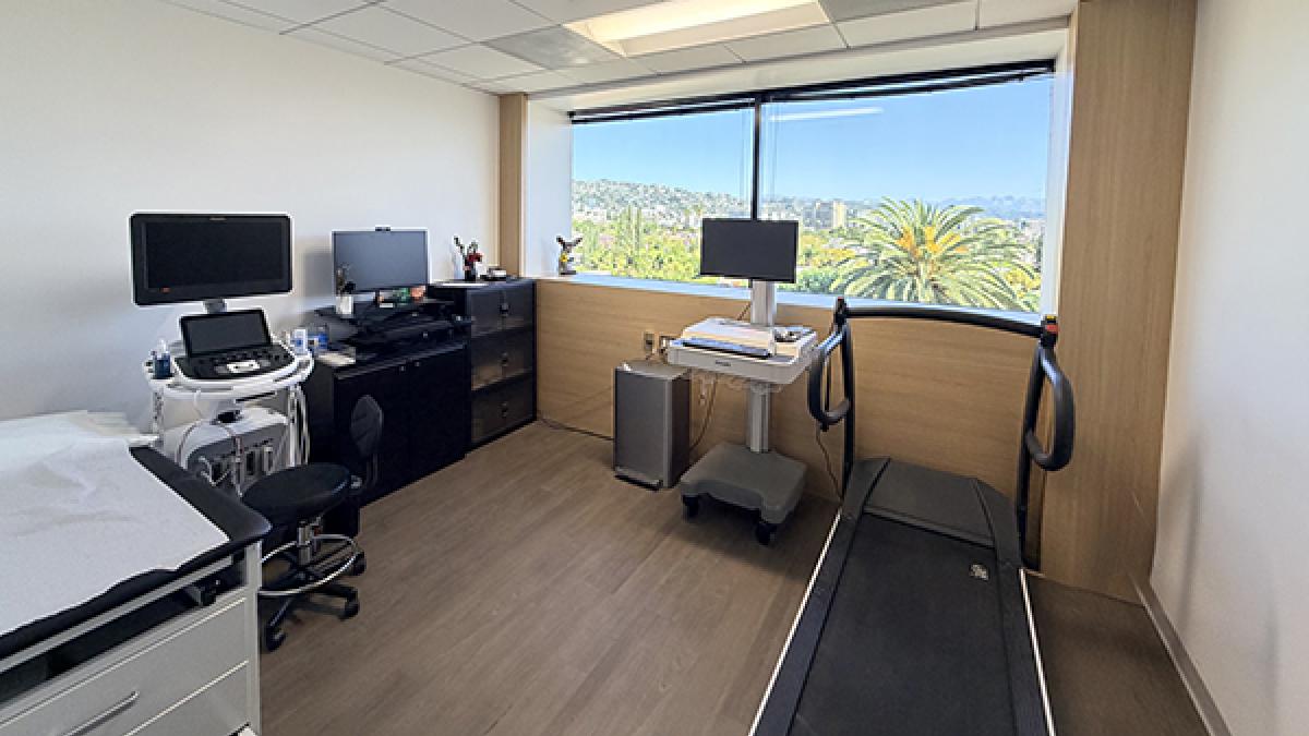 Dr. Filsoof's exam room