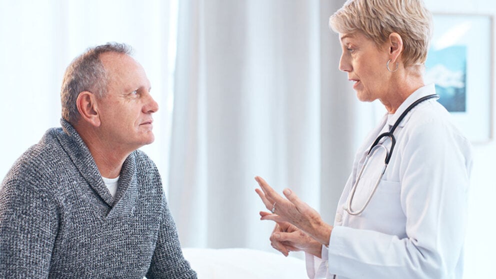 Male patient talking to female doctor