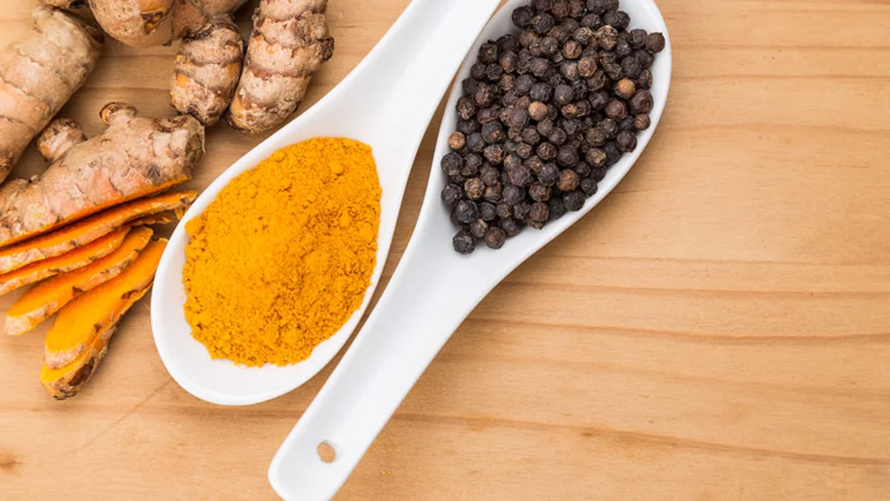 Turmeric root, turmeric powder and black pepper