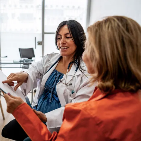adult-doctor-woman-talking-to-patient-in-office